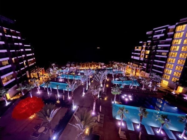 Outdoor pool, a heated pool