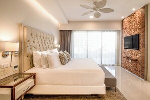 2 bedrooms, in-room safe, desk, iron/ironing board