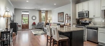 Game Day Condo right on the strip. Walking distance to Bryant Denny Stadium!