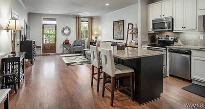 Game Day Condo right on the strip. Walking distance to Bryant Denny Stadium!