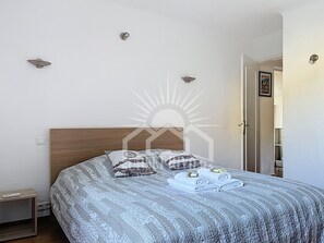 3 chambres, fer et planche à repasser, Wi-Fi, draps fournis