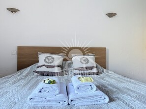 3 bedrooms, iron/ironing board, WiFi, bed sheets - LES OLIVIERS Villa for 6 By Sunset (Grasse)