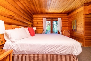 Luxury House, 3 Bedrooms, Fireplace, River View | Living area