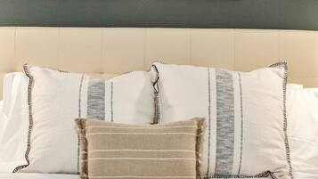 2 habitaciones, escritorio, tabla de planchar con plancha y wifi gratis