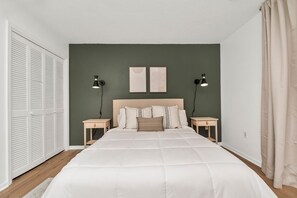 2 bedrooms, desk, iron/ironing board, free WiFi - NEW! Cozy newly renovated midcentury modern home  (Boiling Springs)