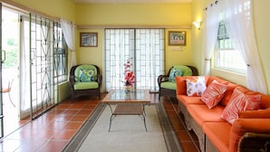 Interior - Amazing pool and nearby beach - Bliss (Sunset Crest)