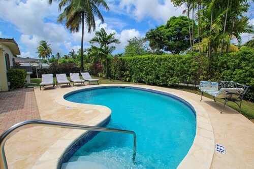Amazing pool and nearby beach - Bliss