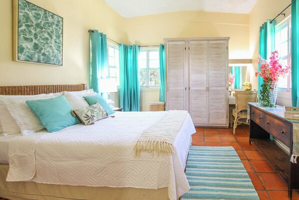 A bedroom with a bed, a wardrobe, a desk, and a chair. - Large pool, gardens and close to beach - Aqua Bliss (Sunset Crest)
