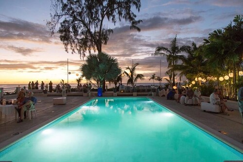 Large pool, gardens and close to beach - Aqua Bliss