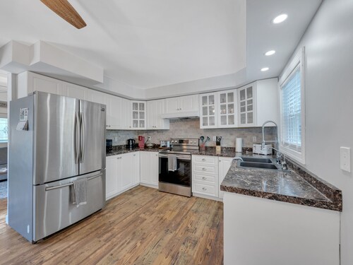 Cottage Escape by the Water
