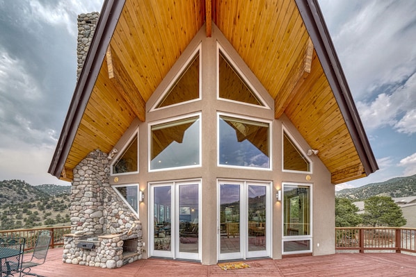 Terrace/patio - Mountain Views• Private Hot Tub•Large Deck (Salida)