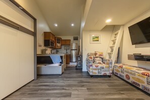 Interior - Arrowhead - Studio close to downtown Saugatuck! (Saugatuck)