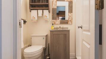 シャワー、ヘアドライヤー、タオル