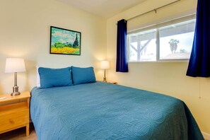 Desk, iron/ironing board, WiFi, bed sheets - Henderson Studio w/ Patio: Close to Parks & Trails (Henderson)