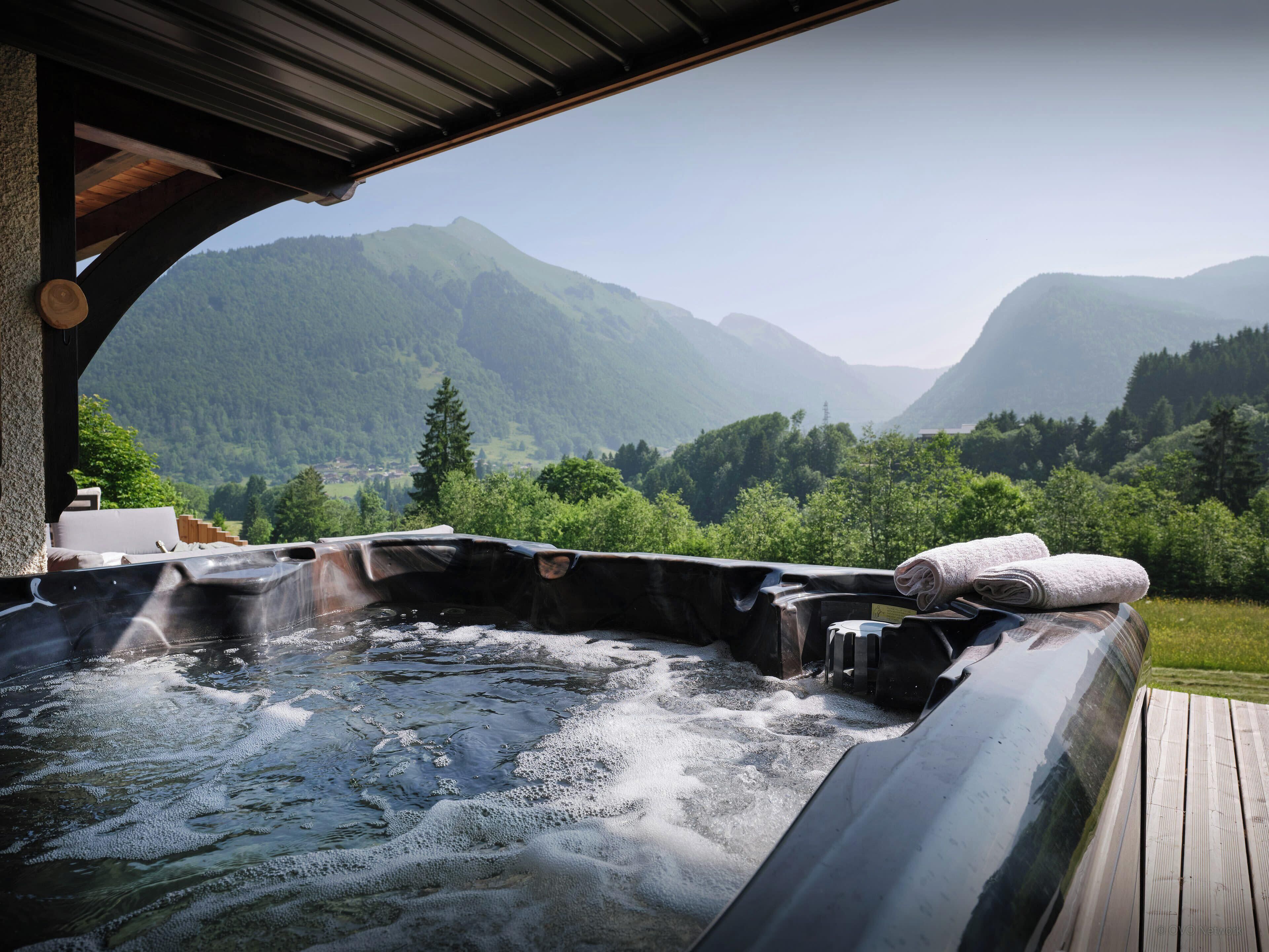 Outdoor spa tub