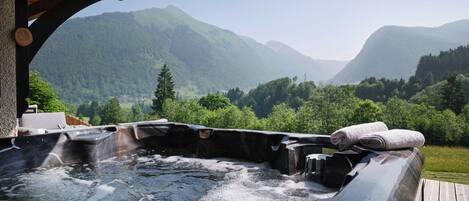 Outdoor spa tub