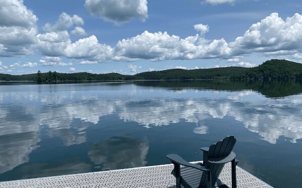Property grounds - Rental of renovated cottages facing the lake with a magnificent terrace (BOUCHETTE)