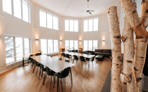 Interior - Rental of renovated cottages facing the lake with a magnificent terrace (BOUCHETTE)