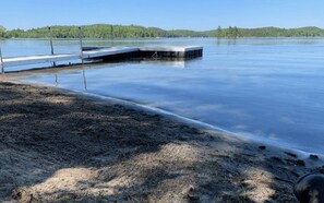 Beach - Rental of renovated cottages facing the lake with a magnificent terrace (BOUCHETTE)
