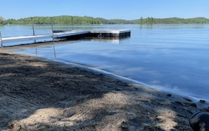 Beach - Rental of renovated cottages facing the lake with a magnificent terrace (BOUCHETTE)