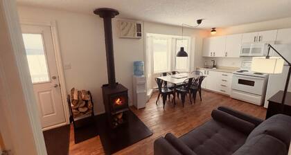 Rental of renovated cottages facing the lake with a magnificent terrace