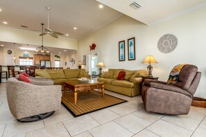 TV - Thisldu | Pet friendly, gulf front beautiful home! Book now! (Dauphin Island)