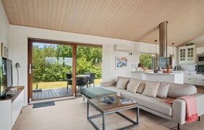 Fireplace - Awesome home in Slagelse with WiFi (Slagelse)