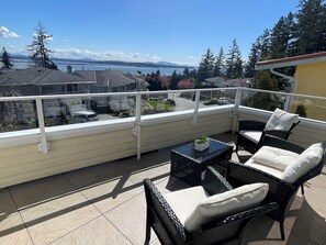 Terrace/patio - Full advantage of 180 degree PANORAMIC view of OCEAN & MOUNT BAKER (White Rock)