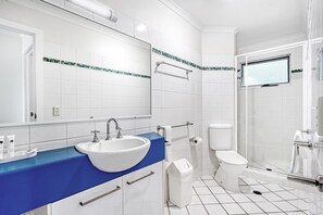 Dusche, Haartrockner, Handtücher
