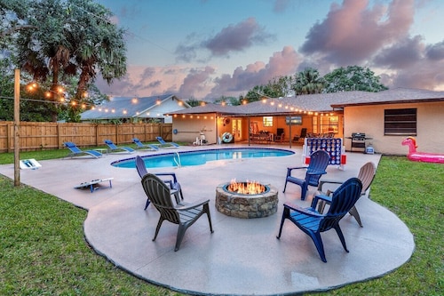 Private Pool, 4BDR & Game Room! - Bay Bungalow