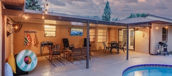 Private Pool, 4BDR & Game Room! - Bay Bungalow
