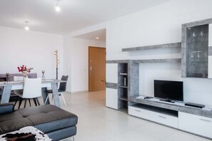 TV - GuestReady - Paradisus Residence Atlantic Retreat (Caniço)