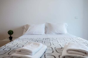 Desk, iron/ironing board, internet, bed sheets - GuestReady - Paradisus Residence Atlantic Retreat (Caniço)