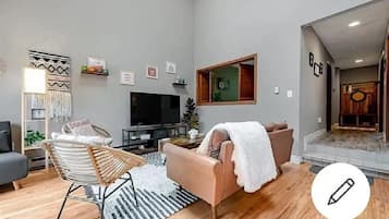 TV connectée, cheminée, jeux vidéo, livres