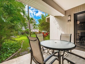 Outdoor dining - 2 Bedroom Resort View - Platinum (Lahaina)