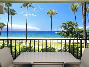 Outdoor dining - 2 Bedroom Ocean Front - Platinum (Lahaina)