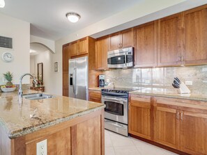 ثلاجة، ميكروويف، فرن، موقد طهي مسطح