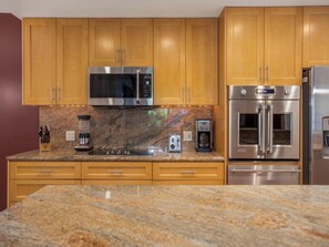 ثلاجة، ميكروويف، فرن، موقد طهي مسطح