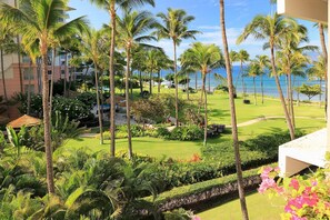 Escape to a serene tropical oasis with a beautifully manicured golf course and scenic views.