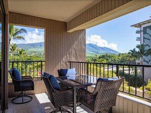 Outdoor dining - 1 Bedroom Resort View - Platinum (Lahaina)