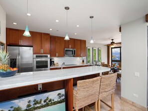 ثلاجة، ميكروويف، فرن، موقد طهي مسطح