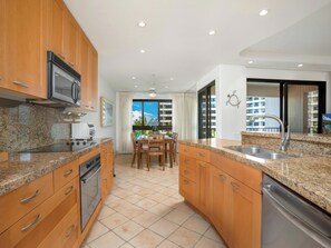 ثلاجة، ميكروويف، فرن، موقد طهي مسطح