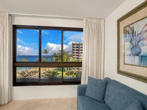 تلفزيون بشاشة مسطحة