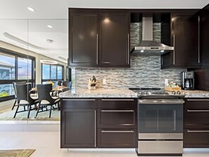 ثلاجة، ميكروويف، فرن، موقد طهي مسطح