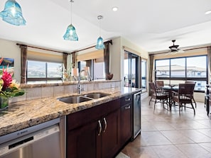 ثلاجة، ميكروويف، فرن، موقد طهي مسطح