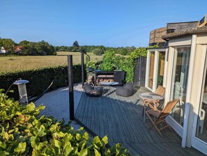 Outdoor dining - Beautiful holiday home close to the water (Gilleleje)