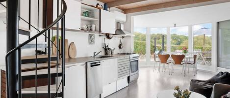 Jääkaappi, uuni, astianpesukone, tehosekoitin