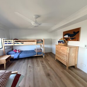 4 bedrooms, iron/ironing board, bed sheets - THE DUNE HOUSE...... (Moreton Island)
