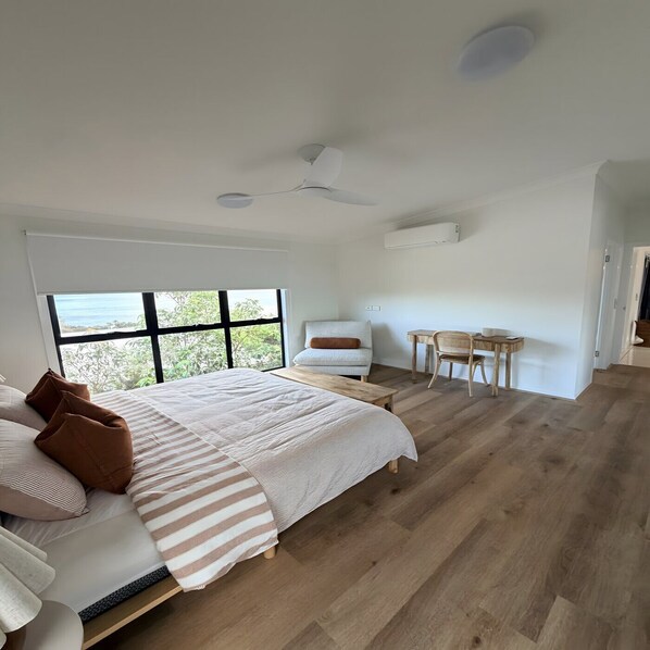 4 bedrooms, iron/ironing board, bed sheets - THE DUNE HOUSE...... (Moreton Island)