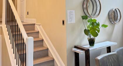 Large single room private-bath close LRT free parking